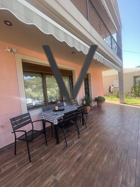 (Προς Πώληση) Κατοικία Μεζονέτα || Παραπόταμος / Κέντρο - 187τ.μ, 3Υ/Δ, 200000€
