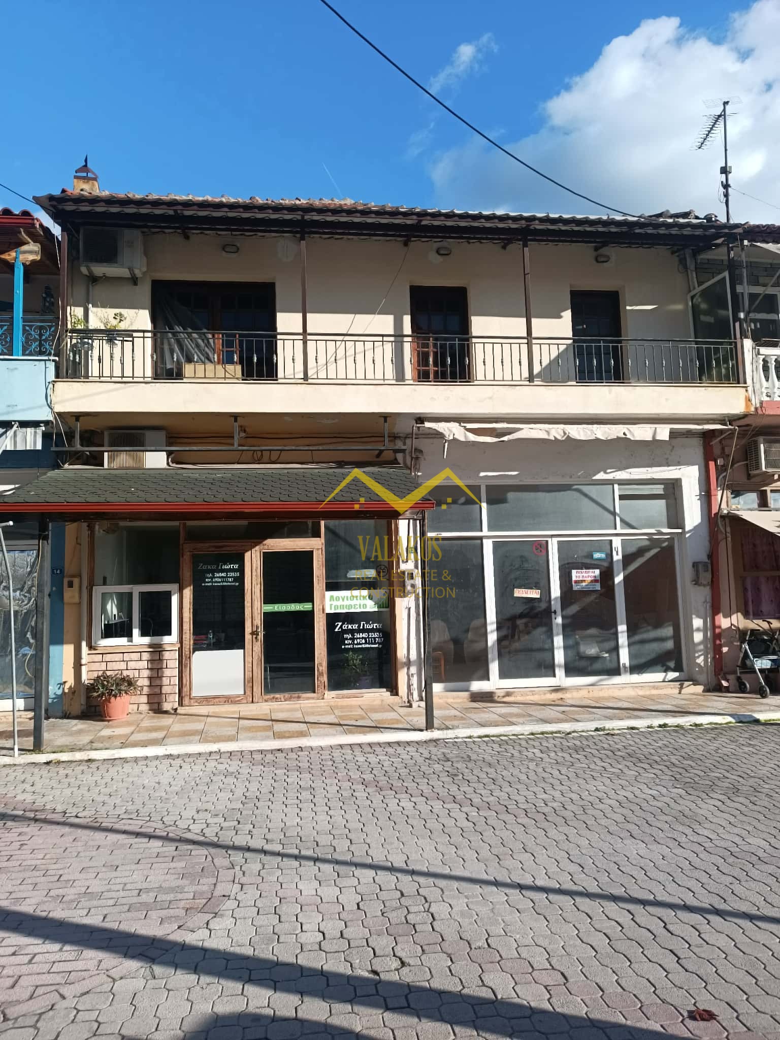 .(προς πώληση) Κατοικία Κτίριο || Ν. Πρέβεζας / Καναλλάκι -Κτίριο 180.0 τ.μ.,2 καταστήματα και ένα διαμέρισμα με 2 Δ/Υ 160.000€