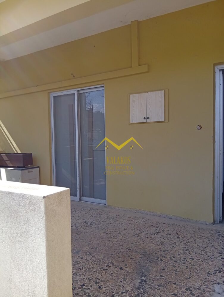 (προς πώληση) Κατοικία Οροφοδιαμέρισμα || Ν. Θεσπρωτίας / Ηγουμενίτσα - 100.0τ.μ., -3 Δ/Υ,65.000€